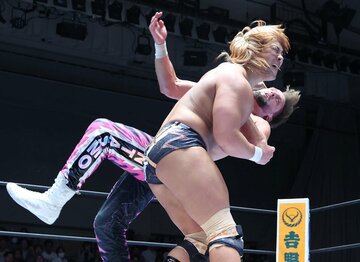 エル・ファンタズモ(奥)をTHE GRIPで仕留めた大岩陵平