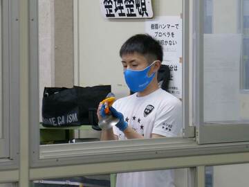  ペラと向き合う岡部大輔