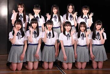  専用劇場でお披露目されたＡＫＢ４８の第１７期研究生（東スポWeb）