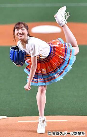  始球式を行った須田亜香里
