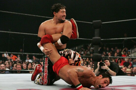 ECW時代のTAJIRI（上、06年）