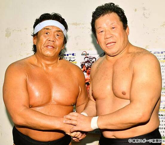長州力(左)と藤波