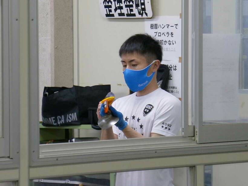  ペラと向き合う岡部大輔