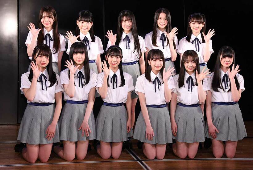  専用劇場でお披露目されたＡＫＢ４８の第１７期研究生（東スポWeb）