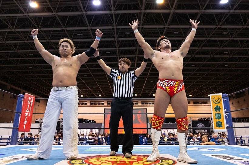 ３勝目を挙げた海野翔太（左）と上村優也