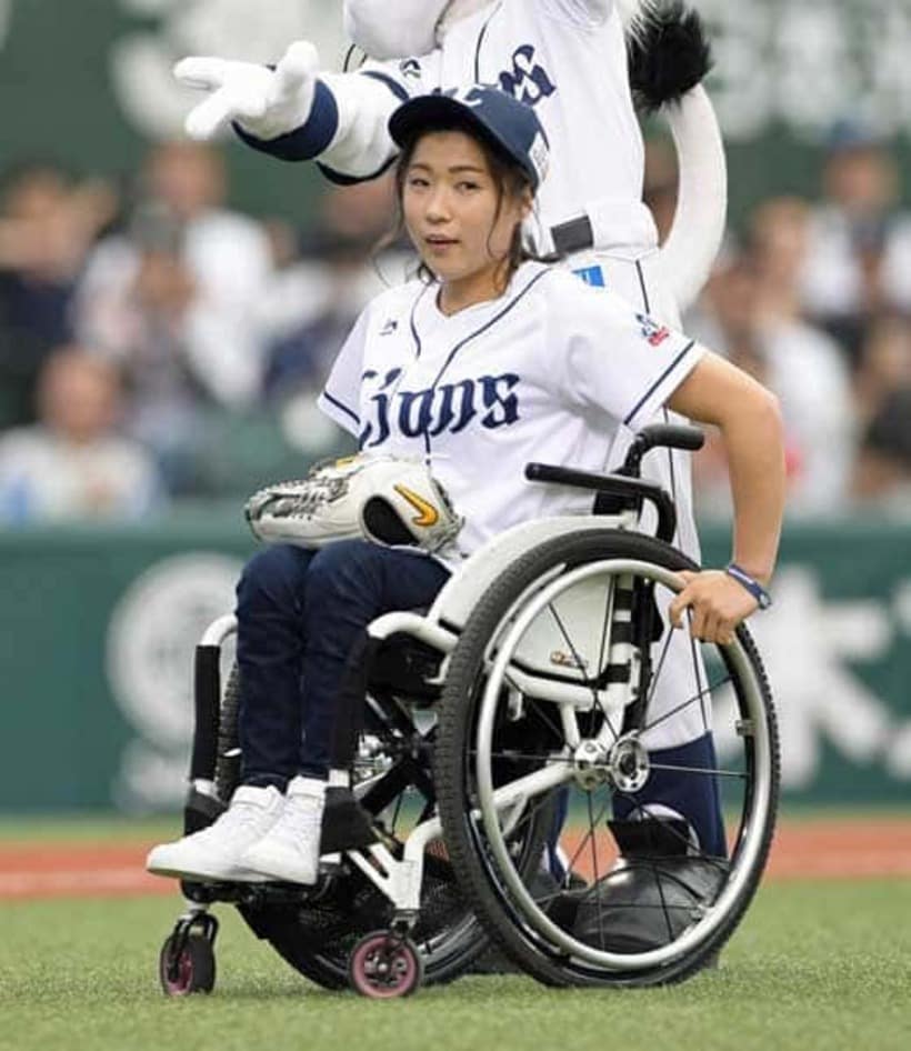  西武戦の始球式を務めたこともある村岡
