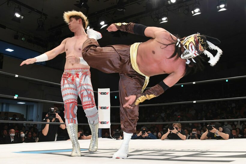 ノア・清宮海斗(左)と白熱の激戦を繰り広げたハヤブサ