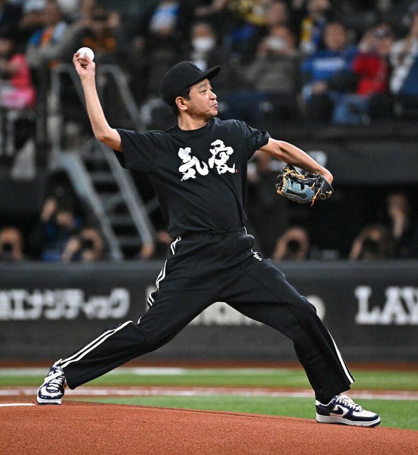 始球式に登場した中山秀征