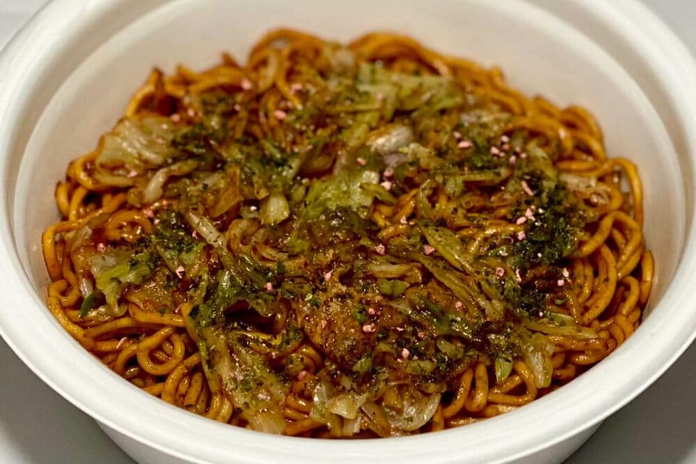 鉄板で焼いたような芳ばしさが際立つソース