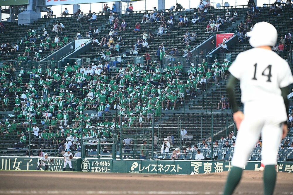 応援団が間に合わなかった専大松戸のアルプススタンド
