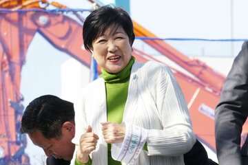 目黒区長選挙の応援では笑顔も見せた小池都知事だが…疑惑は深まるばかりだ