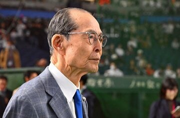３月の台湾戦を視察した王会長。その視線の先には…