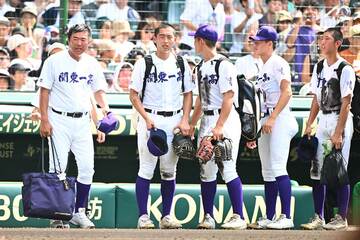 決勝進出を決めた関東第一。左が米沢監督