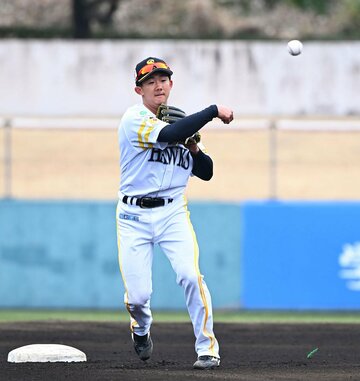 遊撃手として一軍昇格を目指すソフトバンク・石見颯真