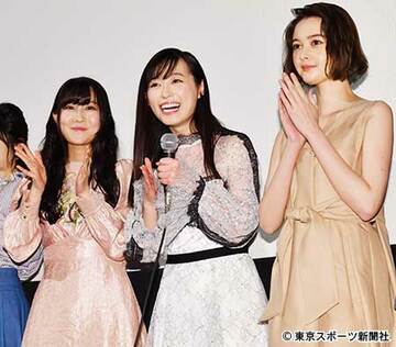  右から玉城ティナ、福原遥、矢倉楓子