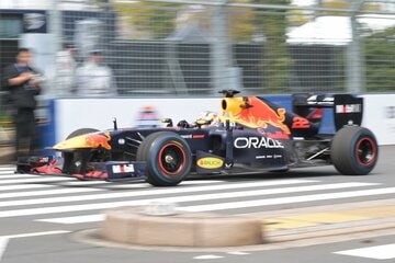 デモランを披露した角田裕毅