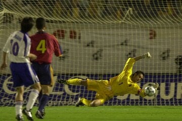 ２５年前…スーパーセーブを連発した川口（２００１年４月）
