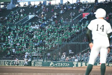 応援団が間に合わなかった専大松戸のアルプススタンド