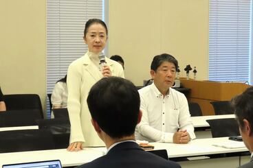 中道・浮嶋智子氏（左）