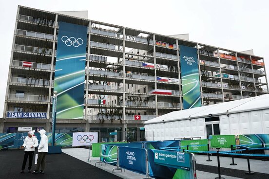 交流も盛んな選手村（ロイター）