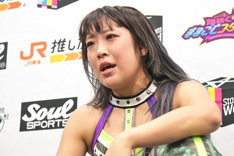 バックステージで涙したAZM