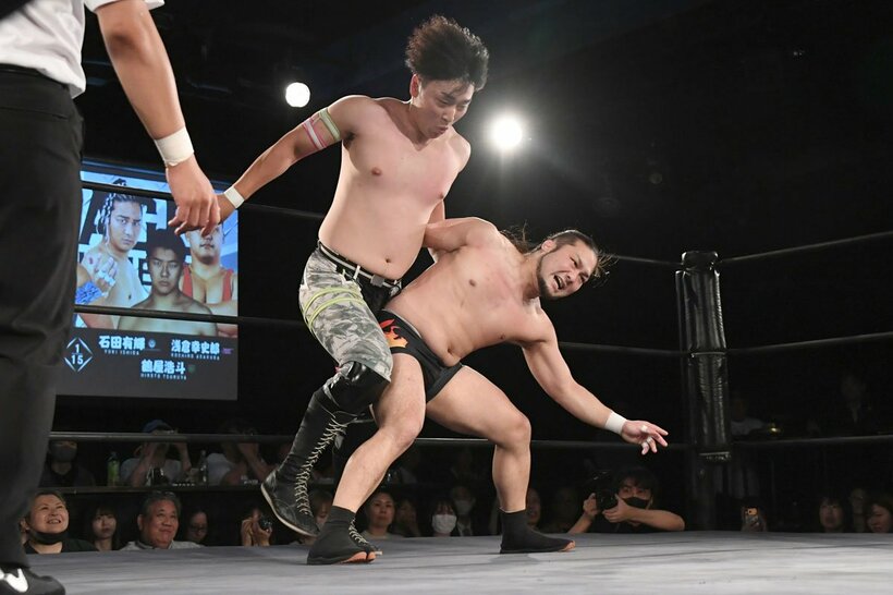 大日本・吉田和正を投げるＤＤＴ・石田有輝