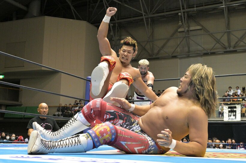 激闘を繰り広げる棚橋