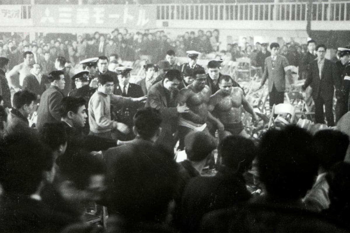 写真：62年2月プロレス界初の〝大暴動〟力道山アジアタッグ防衛失敗