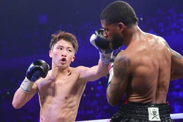 フルトン(右)を「術中」にハメた井上尚弥