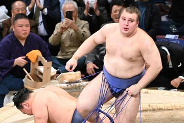 稽古を重ねて強さを磨いた安青錦