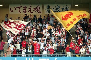 「いてまえ魂」と「青波魂」の垂れ幕（２００５年）