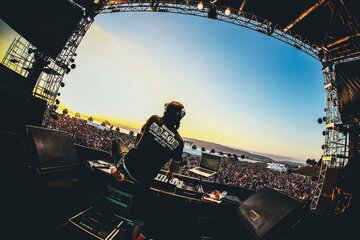 人気レゲエセレクターのレッドスパイダージュニア