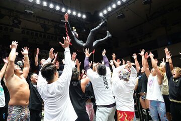 胴上げされるこのまま市川