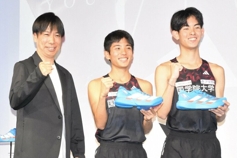 国学院大の(左から)前田康弘監督、上原琉翔、野中恒亨