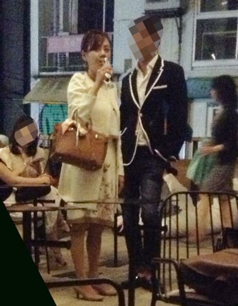 長身の恋人（右）と寄り添う高橋真麻（提供写真）