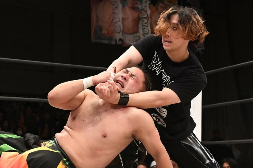 石田有輝を攻める岡谷英樹