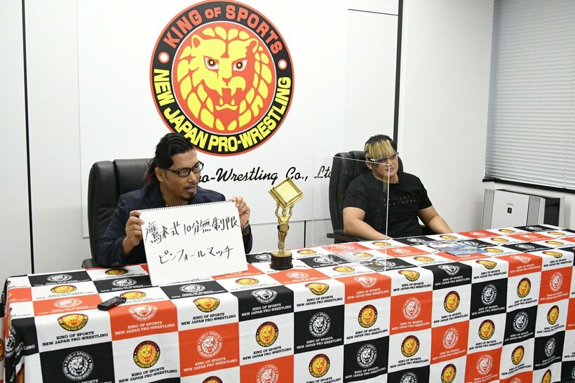  ルールをプレゼンした鷹木(左)とタイチ