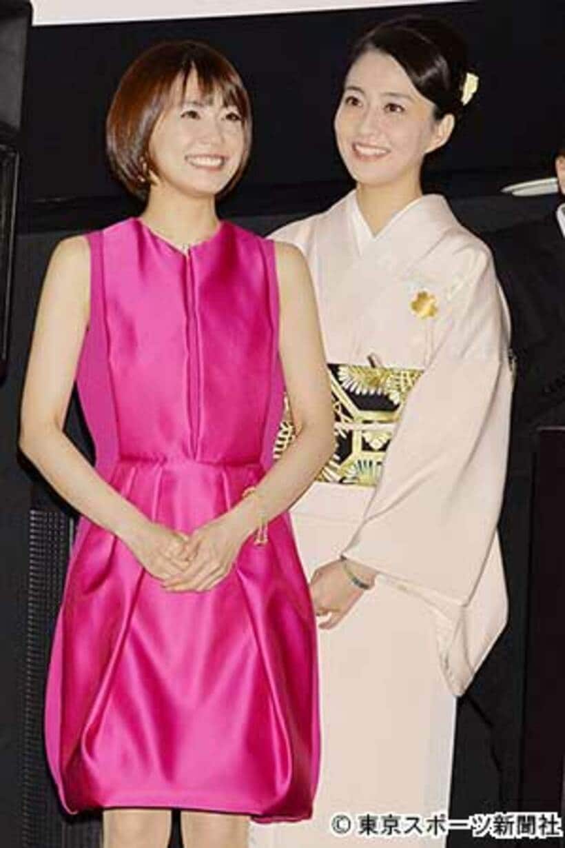  “一卵性姉妹”麻央さん（右）も天国で喜んでいるだろう