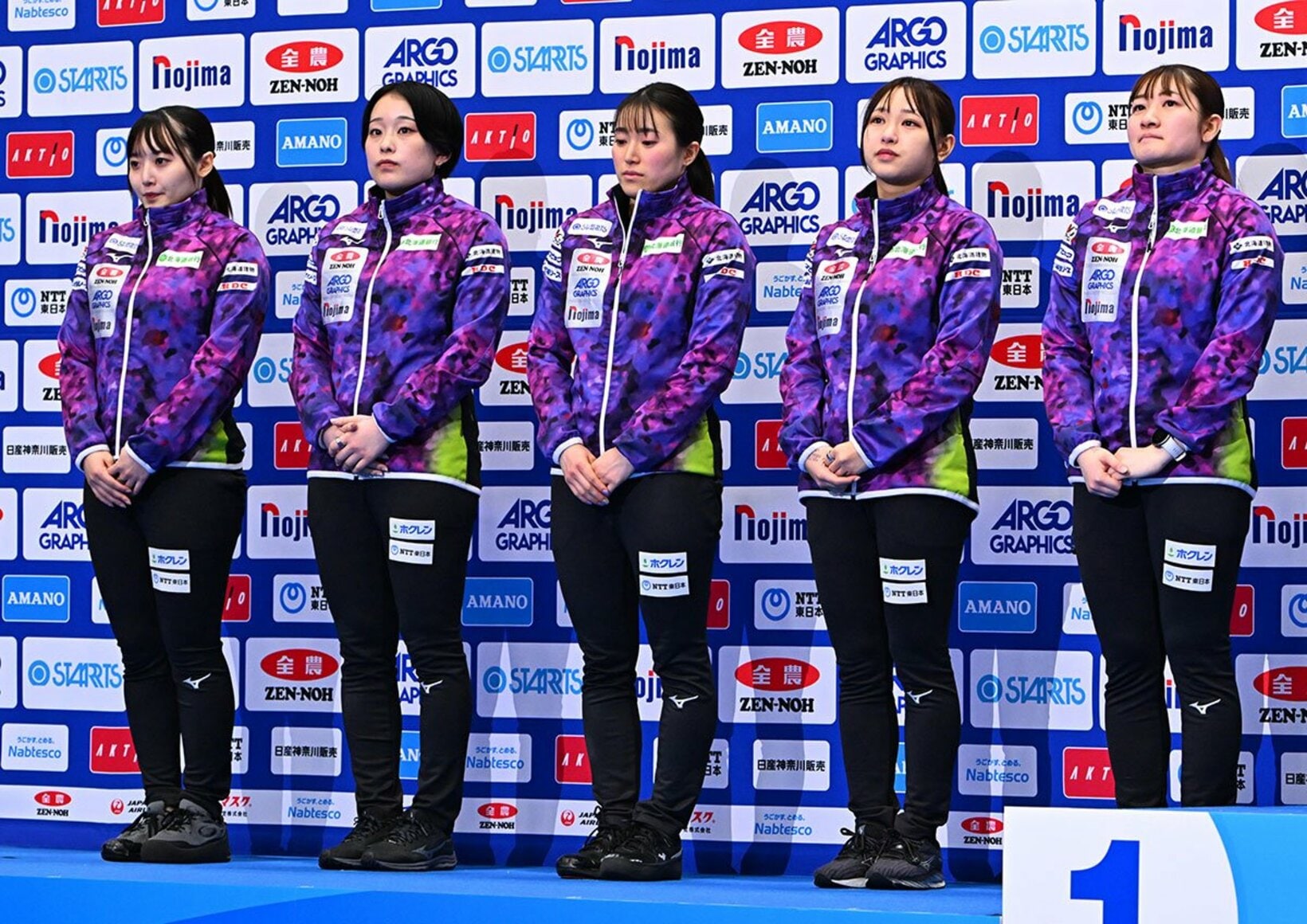 【写真】表彰式で…笑顔になるまで時間がかかった北海道銀行のメンバーたち
