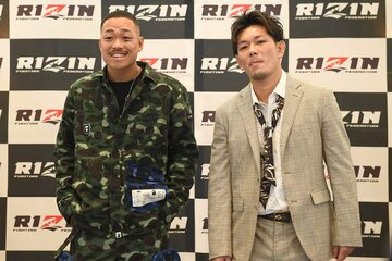 芦澤（左）と対戦が決まった皇治