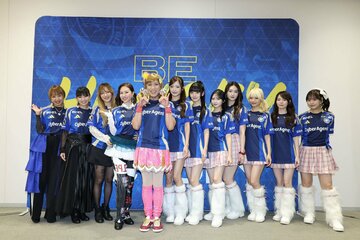 Ｊ１のスタジアムを盛り上げた(左から)ＭＡＸ、Ｇｏｒｉｅ、Ｇｉｒｌｓ２