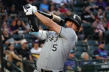 ５戦連発となる１０号２ランを放った村上宗隆（ロイター）