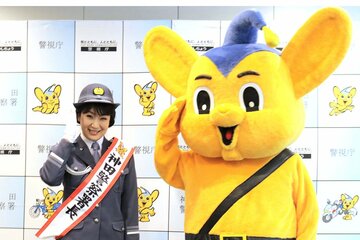 「神田交通安全のつどい」に参加した市川由紀乃