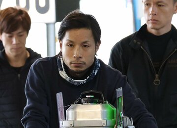 大敗スタートとなった佐藤隆太郎