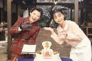 セレモニーに出席した「ブギウギ」福来スズ子役の趣里(右)と、「虎に翼」猪爪寅子役の伊藤沙莉