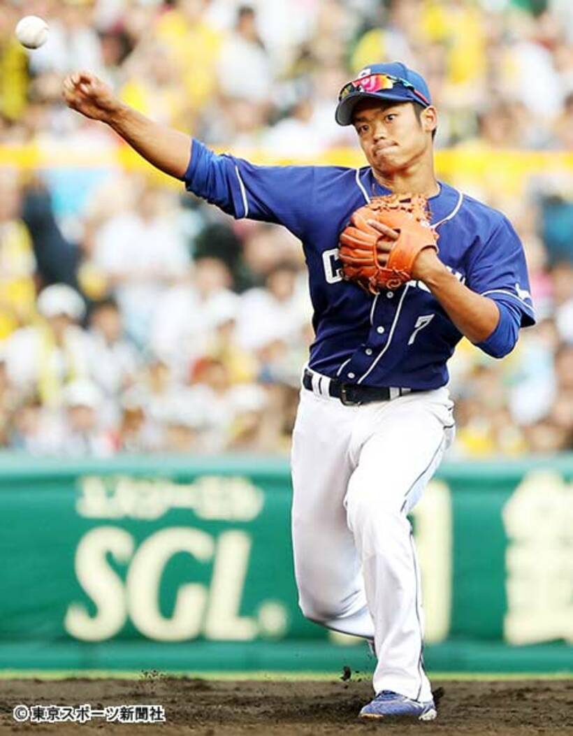  遊ゴロをさばいた根尾