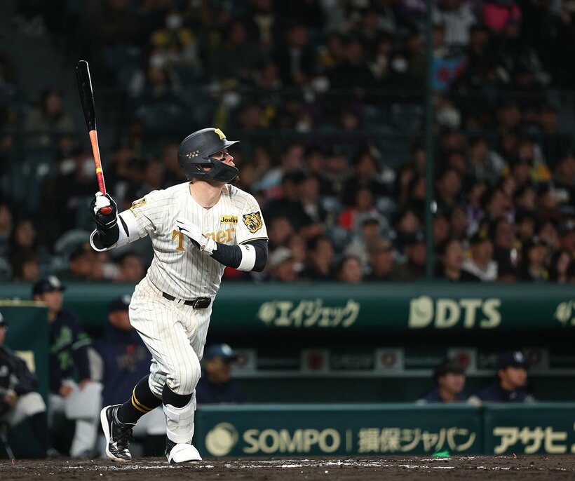 甲子園に取っていた？８回、待望の１号２ランを放った阪神・佐藤輝明