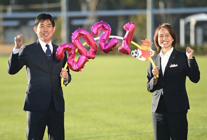  日本代表・森保監督（左）となでしこジャパン・高倉監督