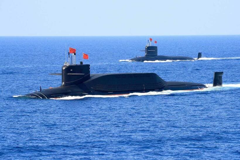 南シナ海での軍事演習中に航行する中国人民解放軍海軍の原子力弾道ミサイル潜水艦（ロイター）