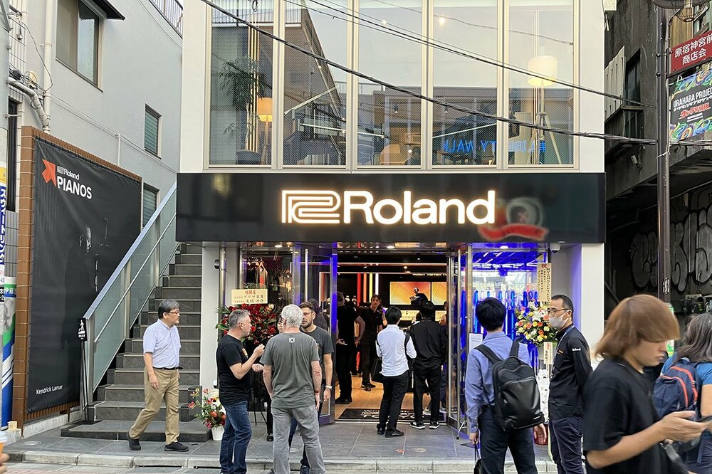 ローランドストア東京の店舗外観